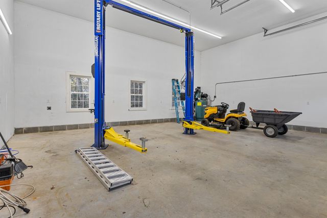 13 Tucker Way, Newmarket, NH 03857