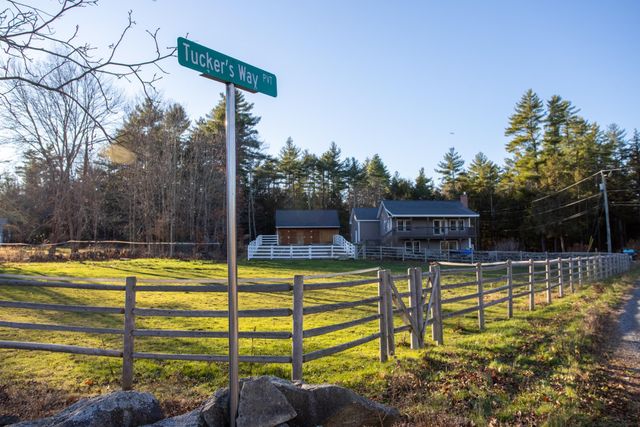 13 Tucker Way, Newmarket, NH 03857