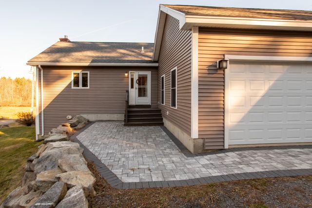 13 Tucker Way, Newmarket, NH 03857