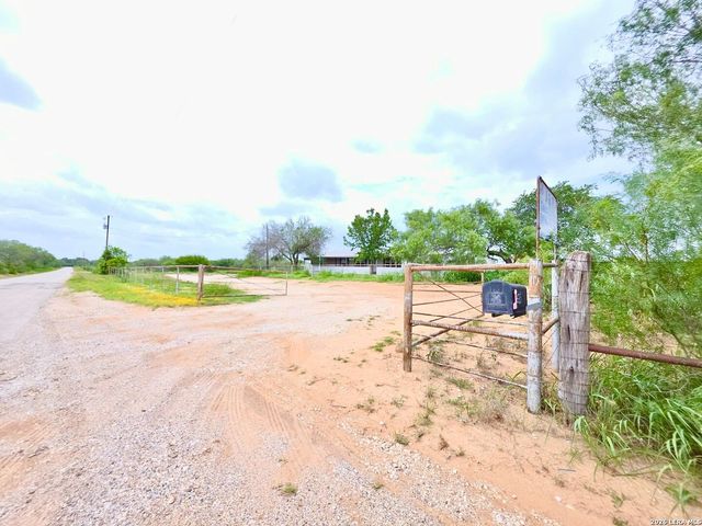 635 E Ditto Rd, Poteet, TX 78065