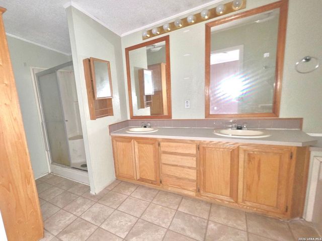 635 E Ditto Rd, Poteet, TX 78065