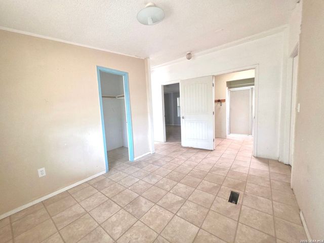 635 E Ditto Rd, Poteet, TX 78065