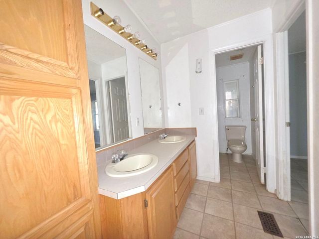 635 E Ditto Rd, Poteet, TX 78065