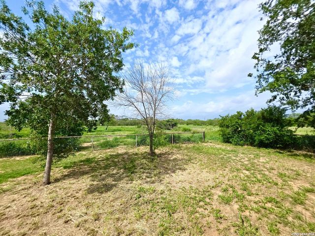 635 E Ditto Rd, Poteet, TX 78065