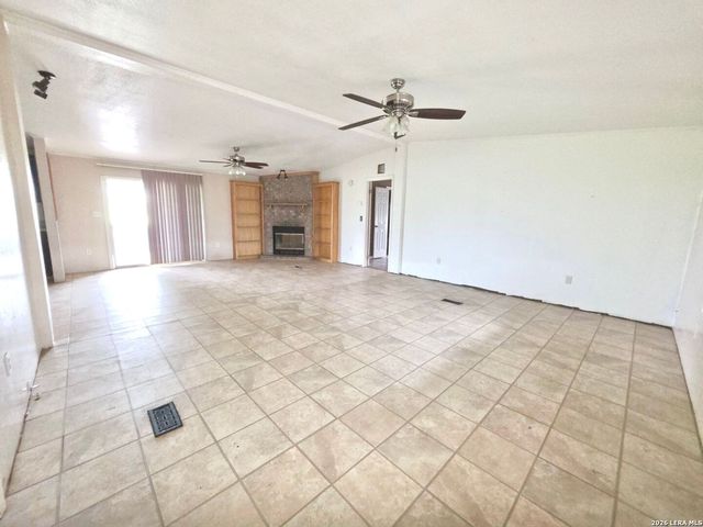 635 E Ditto Rd, Poteet, TX 78065