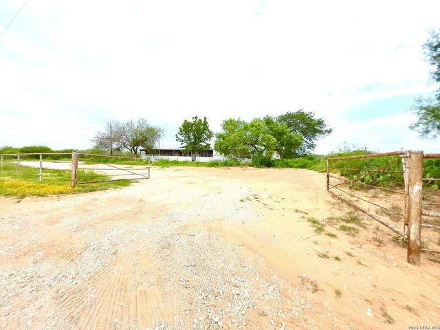 635 E Ditto Rd, Poteet, TX 78065