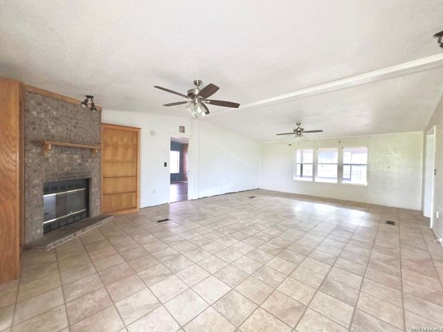 635 E Ditto Rd, Poteet, TX 78065