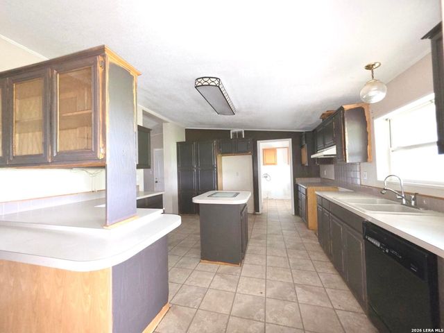 635 E Ditto Rd, Poteet, TX 78065