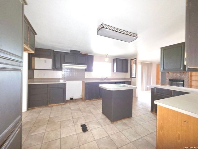 635 E Ditto Rd, Poteet, TX 78065
