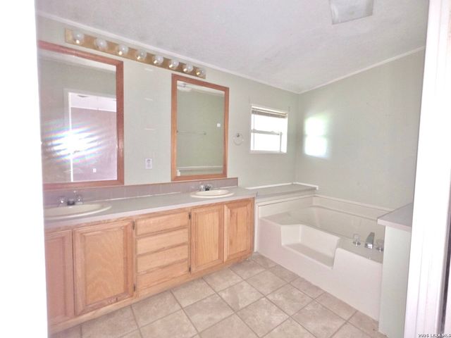 635 E Ditto Rd, Poteet, TX 78065