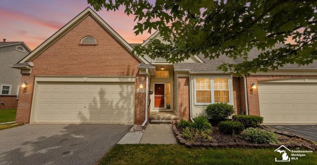 5492 Elmhurst Drive, Trenton, MI 48183