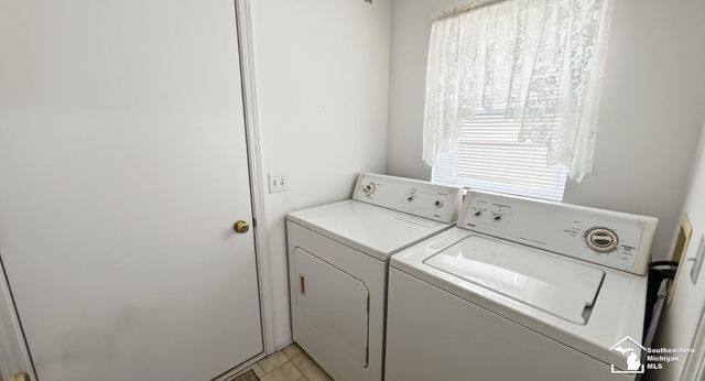 5492 Elmhurst Drive, Trenton, MI 48183