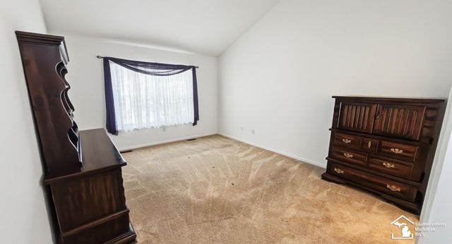 5492 Elmhurst Drive, Trenton, MI 48183
