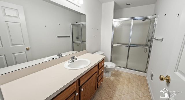 5492 Elmhurst Drive, Trenton, MI 48183