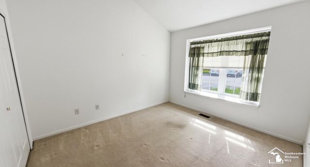 5492 Elmhurst Drive, Trenton, MI 48183