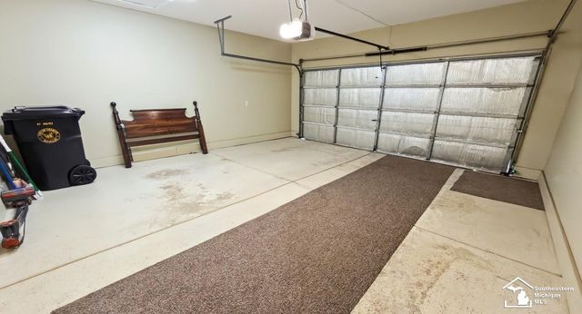 5492 Elmhurst Drive, Trenton, MI 48183