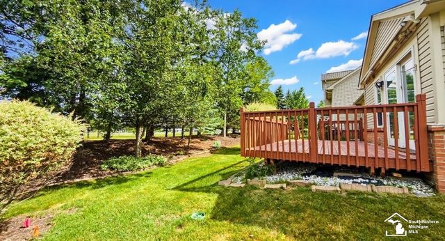 5492 Elmhurst Drive, Trenton, MI 48183
