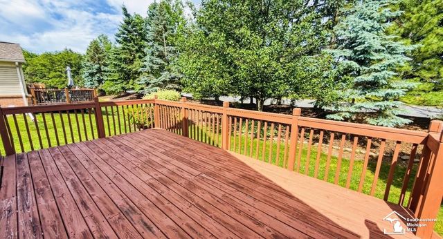 5492 Elmhurst Drive, Trenton, MI 48183