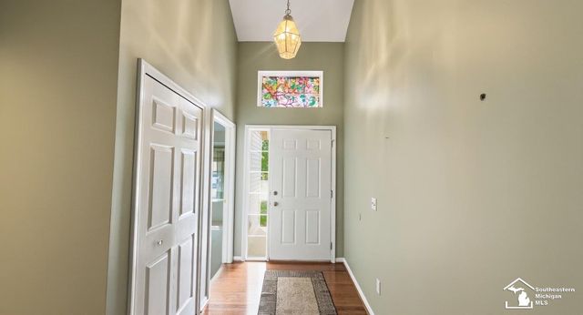 5492 Elmhurst Drive, Trenton, MI 48183