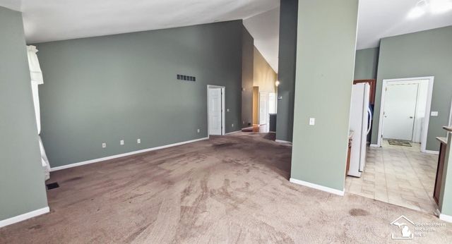 5492 Elmhurst Drive, Trenton, MI 48183