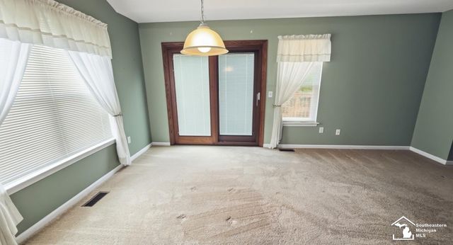 5492 Elmhurst Drive, Trenton, MI 48183