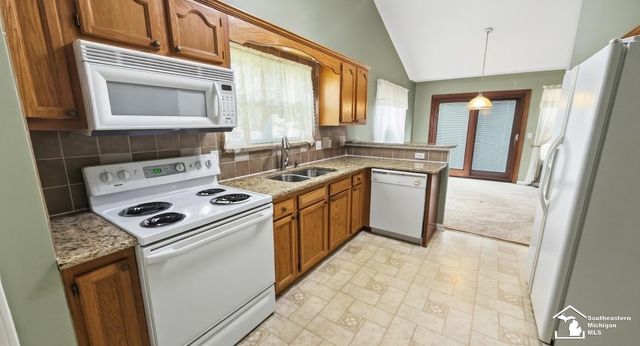 5492 Elmhurst Drive, Trenton, MI 48183