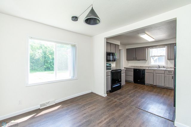 318 12th Street N, Moorhead, MN 56560