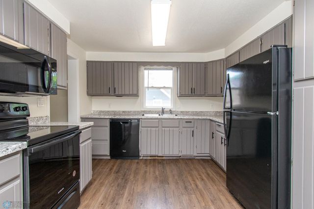 318 12th Street N, Moorhead, MN 56560