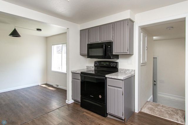 318 12th Street N, Moorhead, MN 56560