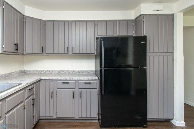 318 12th Street N, Moorhead, MN 56560