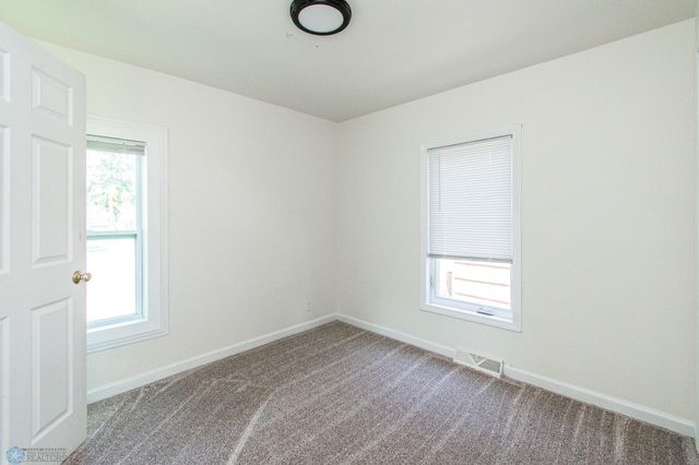318 12th Street N, Moorhead, MN 56560