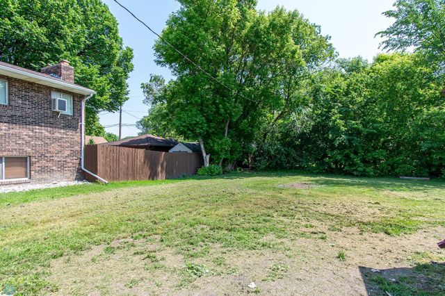 318 12th Street N, Moorhead, MN 56560