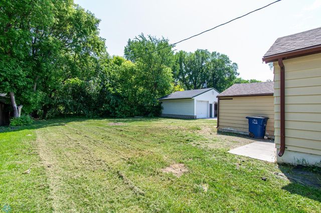318 12th Street N, Moorhead, MN 56560
