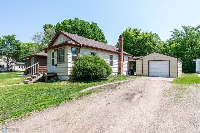 318 12th Street N, Moorhead, MN 56560