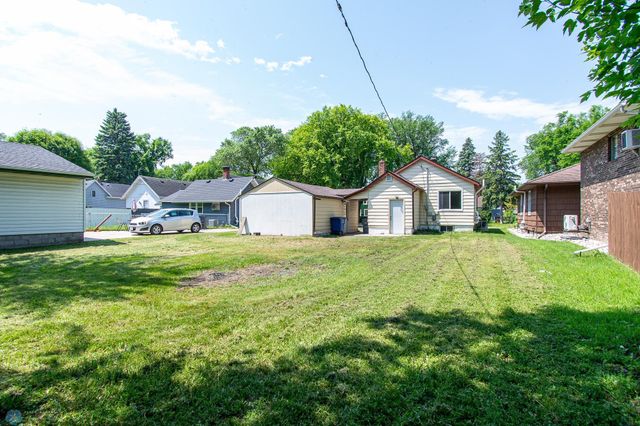 318 12th Street N, Moorhead, MN 56560