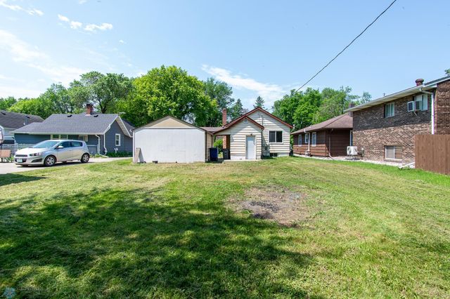 318 12th Street N, Moorhead, MN 56560