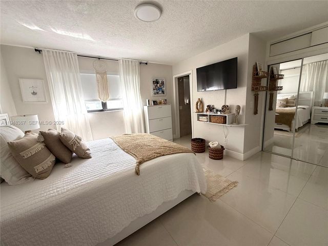 7321 Taylor St, Hollywood, FL 33024