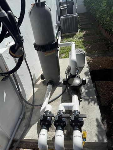 7321 Taylor St, Hollywood, FL 33024