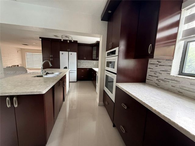 7321 Taylor St, Hollywood, FL 33024