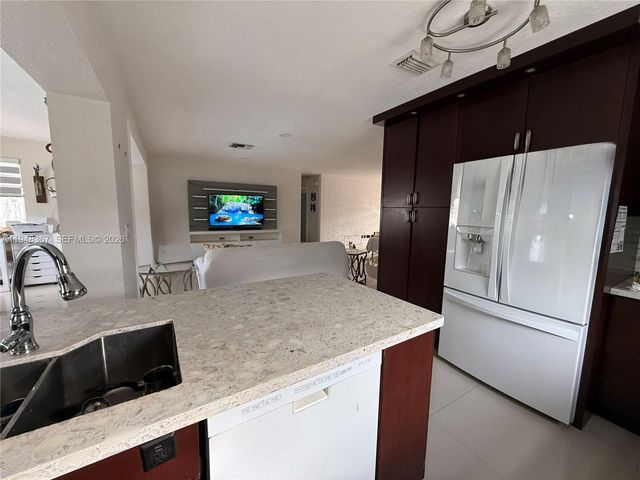 7321 Taylor St, Hollywood, FL 33024