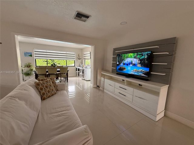 7321 Taylor St, Hollywood, FL 33024