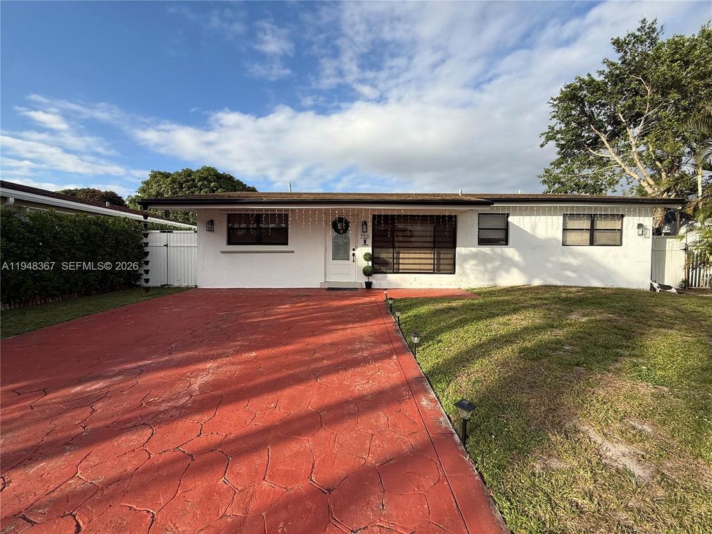 7321 Taylor St, Hollywood, FL 33024