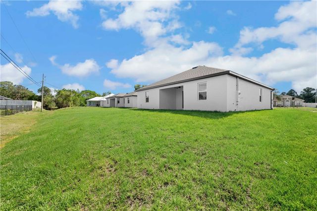 9335 101st Avenue, Vero Beach, FL 32967