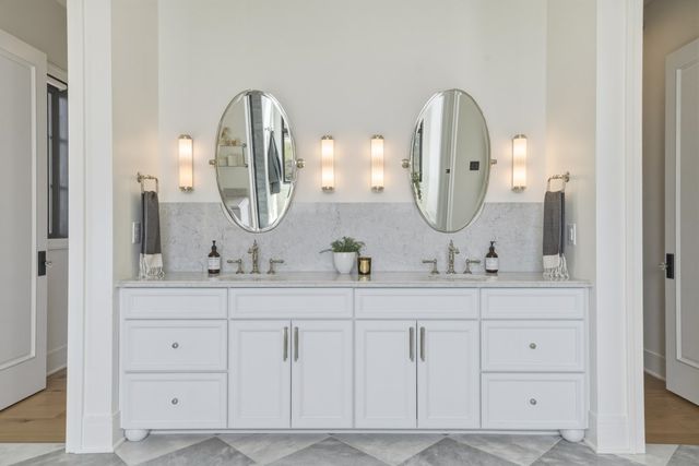 3618 Oakmont Court, West Des Moines, IA 50265