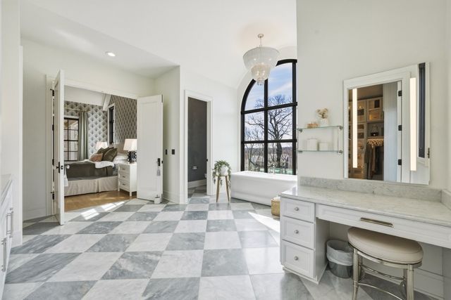 3618 Oakmont Court, West Des Moines, IA 50265