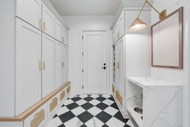 3618 Oakmont Court, West Des Moines, IA 50265