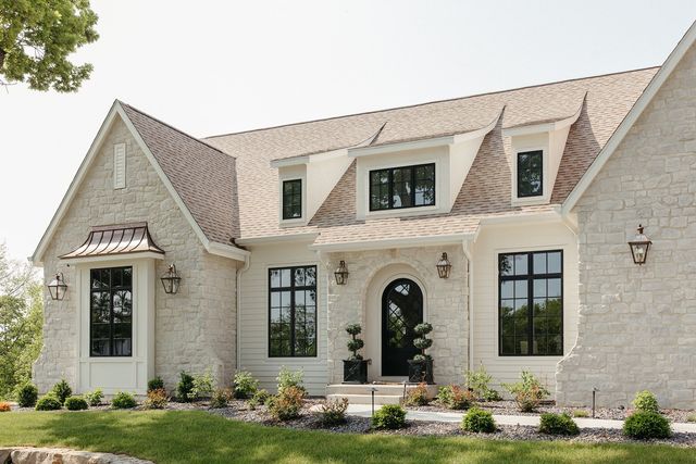 3618 Oakmont Court, West Des Moines, IA 50265