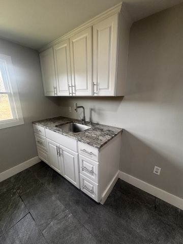 405 Fairfield Rd, Bethpage, TN 37022