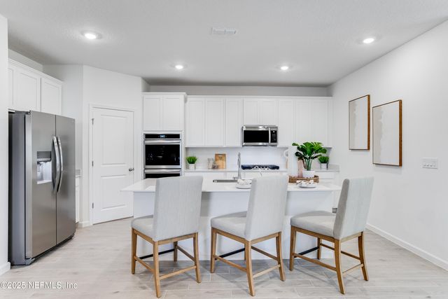 3057 RAVEN, Green Cove Springs, FL 32043