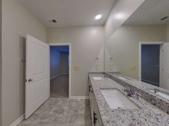 5035 Hunters Village Dr, Lebanon, TN 37087